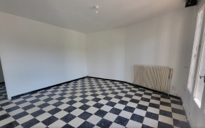 Villa with Garden in Nice Part of Town