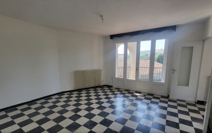 Villa with Garden in Nice Part of Town