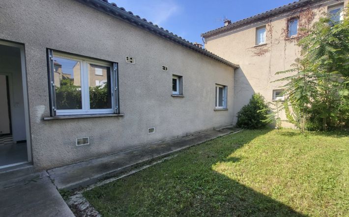 Traditional House with Garden