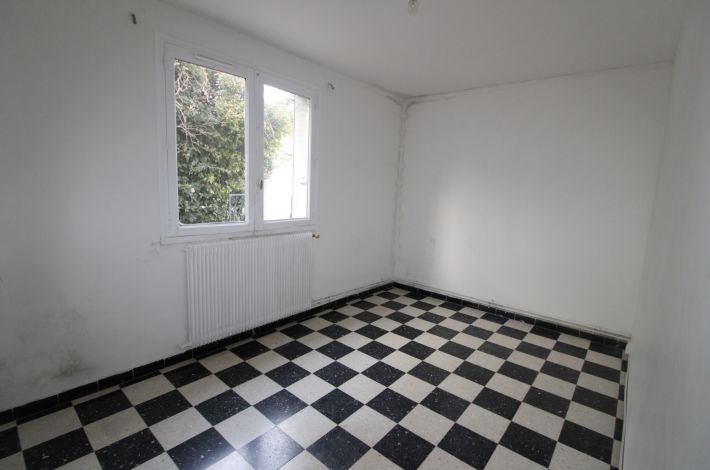 Traditional House with Garden