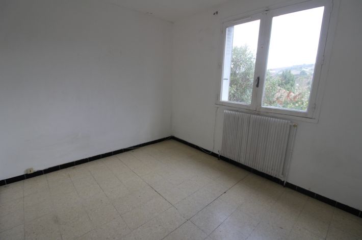 Traditional House with Garden