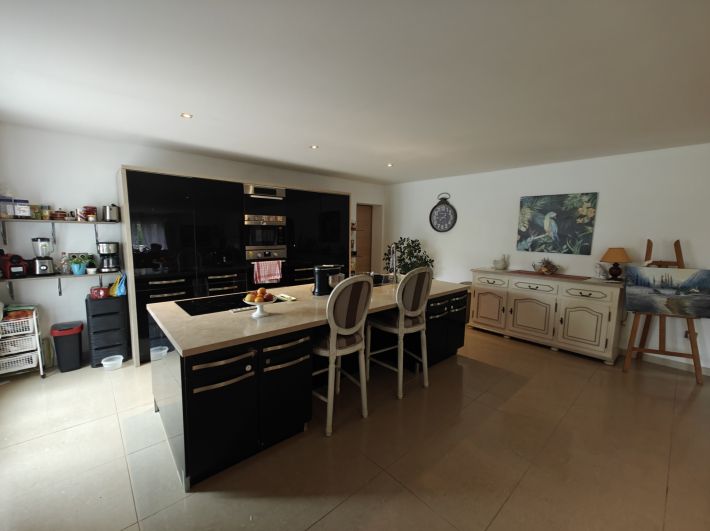 Modern Detached Villa with Mature garden with Open Views