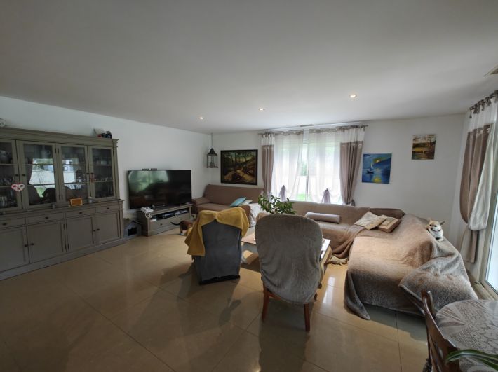 Modern Detached Villa with Mature garden with Open Views