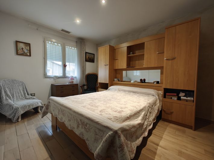 Modern Detached Villa with Mature garden with Open Views