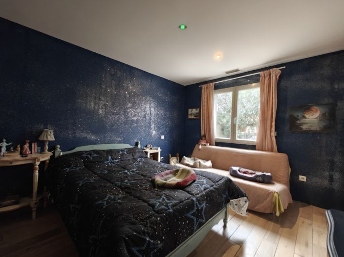 Modern Detached Villa with Mature garden with Open Views