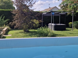 Traditional Detached House with Garden and Pool