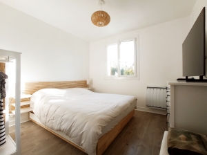 Traditional Detached House with Garden and Pool