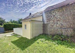 Traditional House with Garden Clos to the Coast