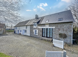 Detached Country House with Outbuilding and Views