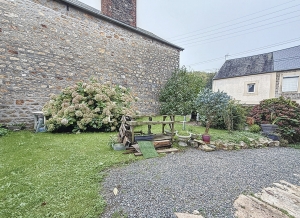 Town House with Neat Garden, Ideal Holiday Home