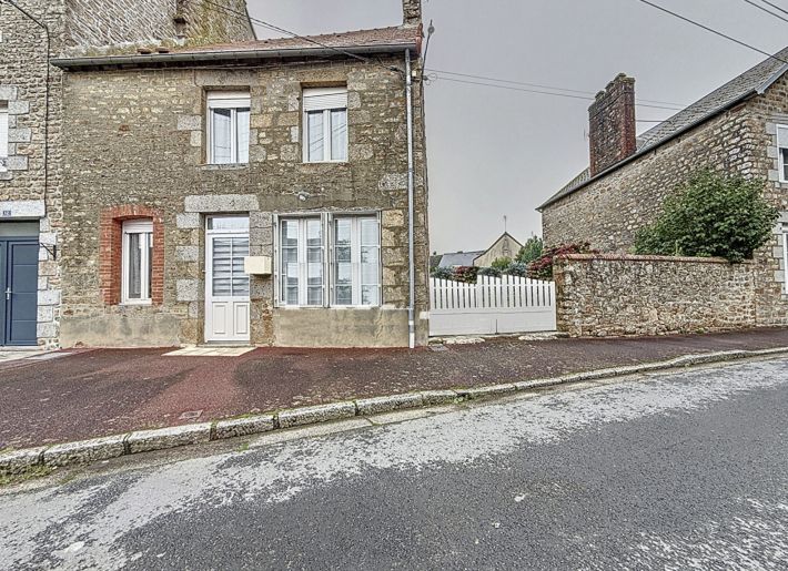 Town House with Neat Garden, Ideal Holiday Home