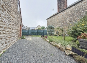 Town House with Neat Garden, Ideal Holiday Home