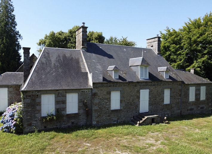 Detached Country House with Outbuilding