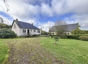 Detached Country House with Outbuilding