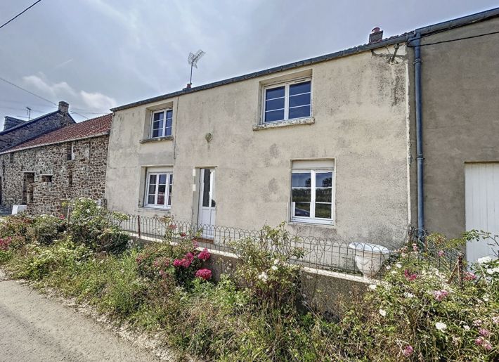Vast House with Outbuildings Close to the Coast