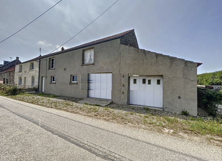 Vast House with Outbuildings Close to the Coast