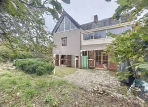 Detached House with Garden and Open View