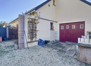 Detached House with Garden