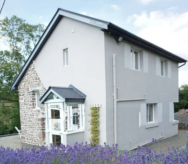 Detached Country House with Outbuilding