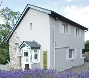 Detached Country House with Outbuilding