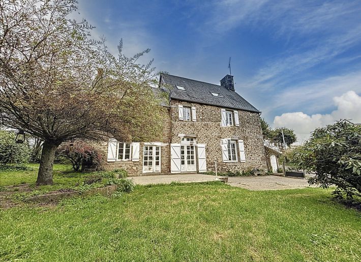 Detached Country House with Outbuilding