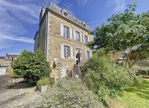 Manor House with Landscaped Gardens