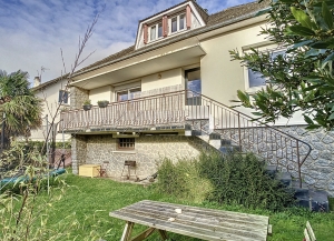 Detached House with Garden
