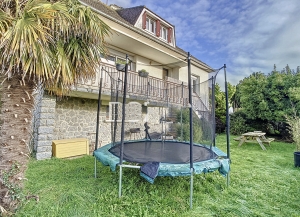 Detached House with Garden