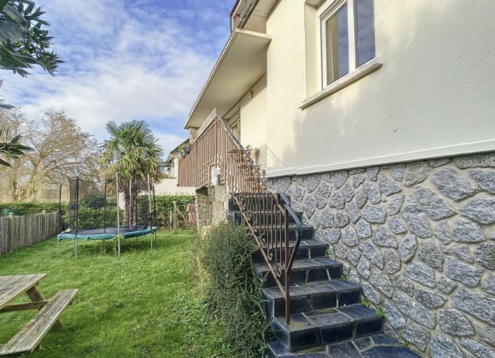 Detached House with Garden
