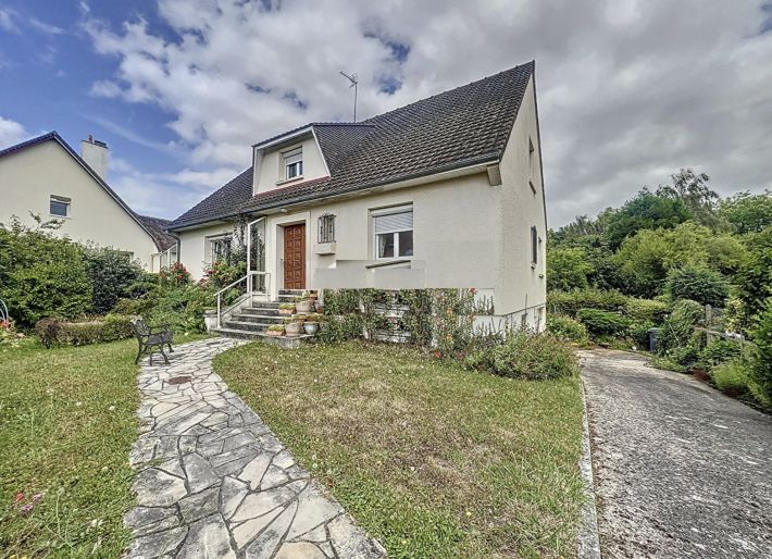 Detached House with Garden