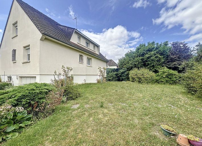Detached House with Garden