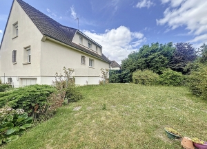 Detached House with Garden