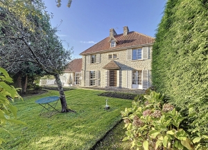 Detached House with Beautiful Garden