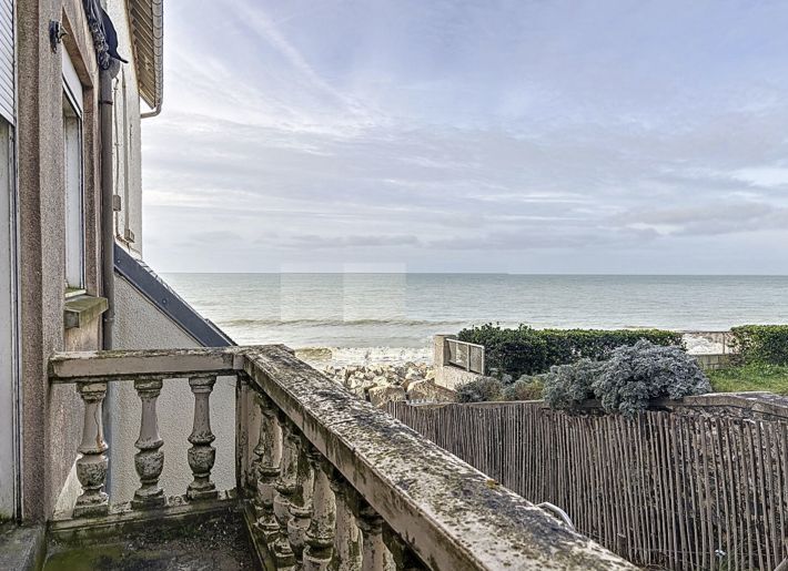 Sea Front House to Renovate with Sea View