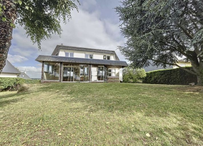 Detached House with Garden