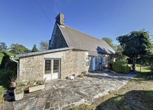 Detached Country House with Outbuilding