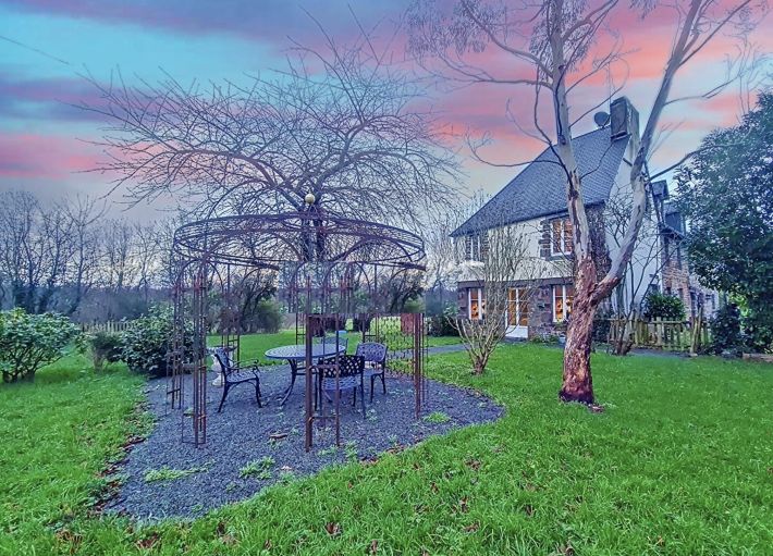Detached Country House with Open Views