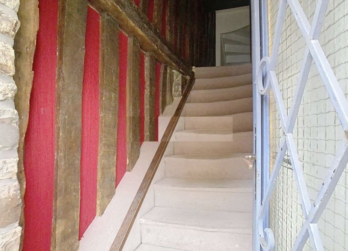 Lovely Town House with Garden Opposite the Chateau