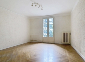 Lovely Town House with Garden Opposite the Chateau