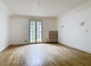 Lovely Town House with Garden Opposite the Chateau