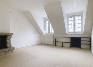 Lovely Town House with Garden Opposite the Chateau