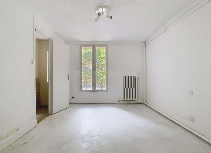 Lovely Town House with Garden Opposite the Chateau