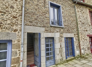 Lovely Town House with Garden Opposite the Chateau