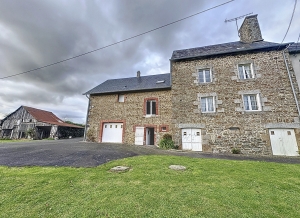 Detached Country House with Outbuilding and Open View