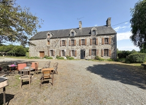 Detached Country House with Outbuilding