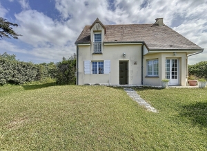 Beautiful Detached House with Garden Close to the Beach