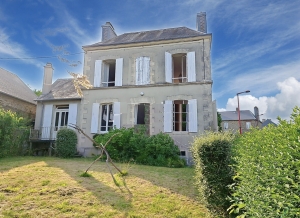 Manor House Style Property with Garden