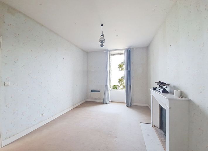 Manor House Style Property with Garden
