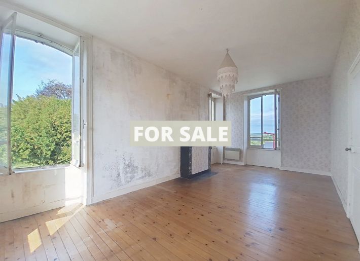 Manor House Style Property with Garden