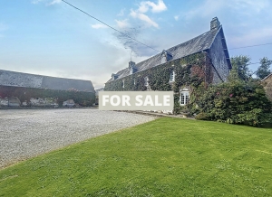 Detached Country House with Landscaped Garden